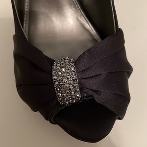 Black pumps with bling
